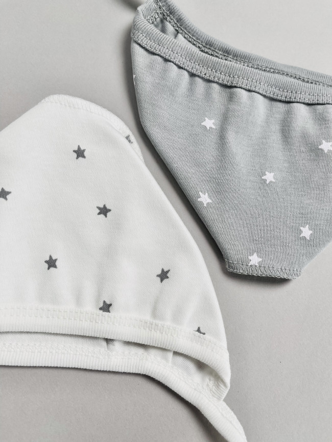 Комплект детских чепчиков, Звездочки, серый