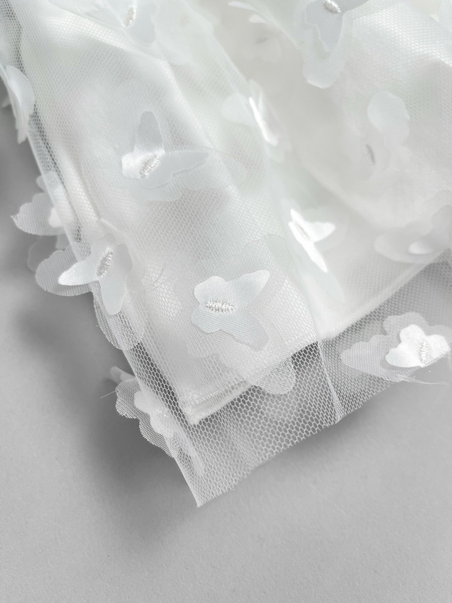 Нарядное белое платье, Бабочки