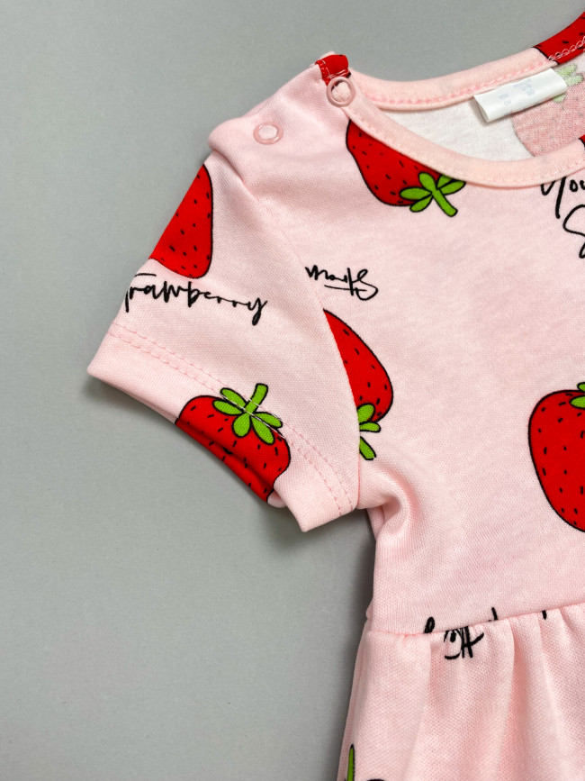 Платье с коротким рукавом Клубнички