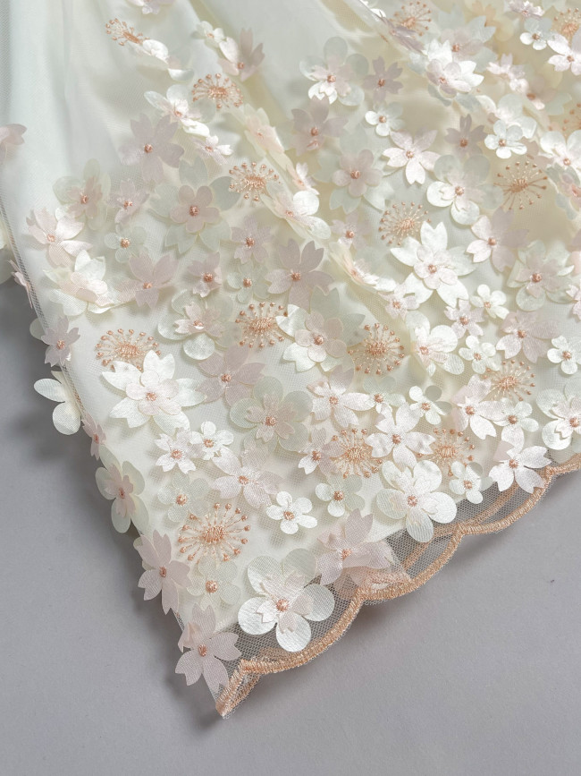 Длинное вечернее персиковое платье, Фрейзии Длинное вечернее персиковое платье, Фрейзии