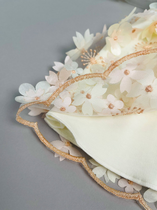 Короткое персиковое платье, Фрейзии