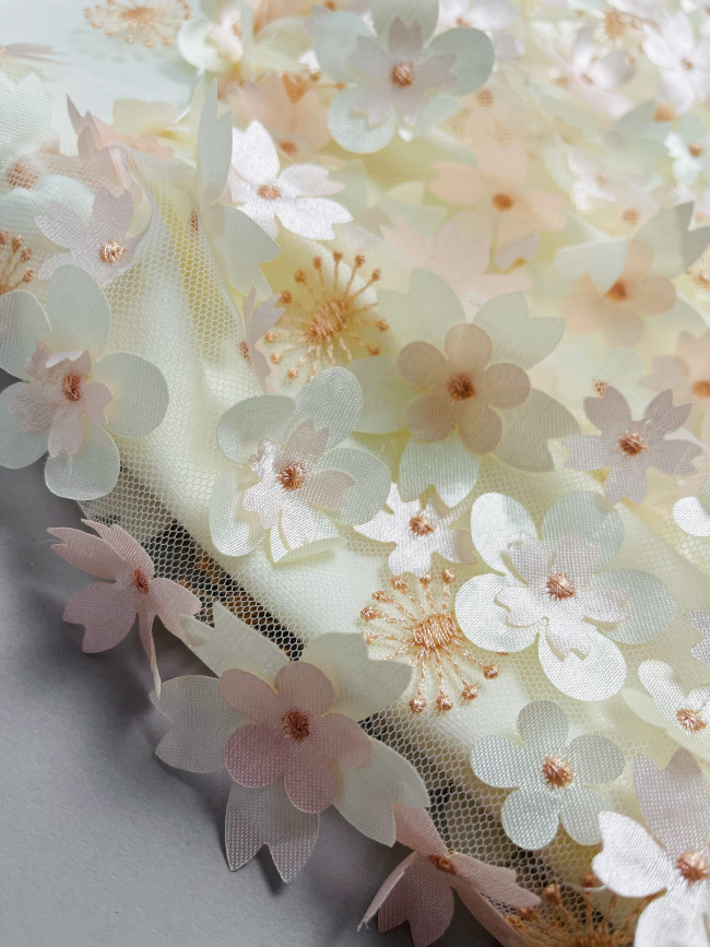 Короткое персиковое платье, Фрейзии