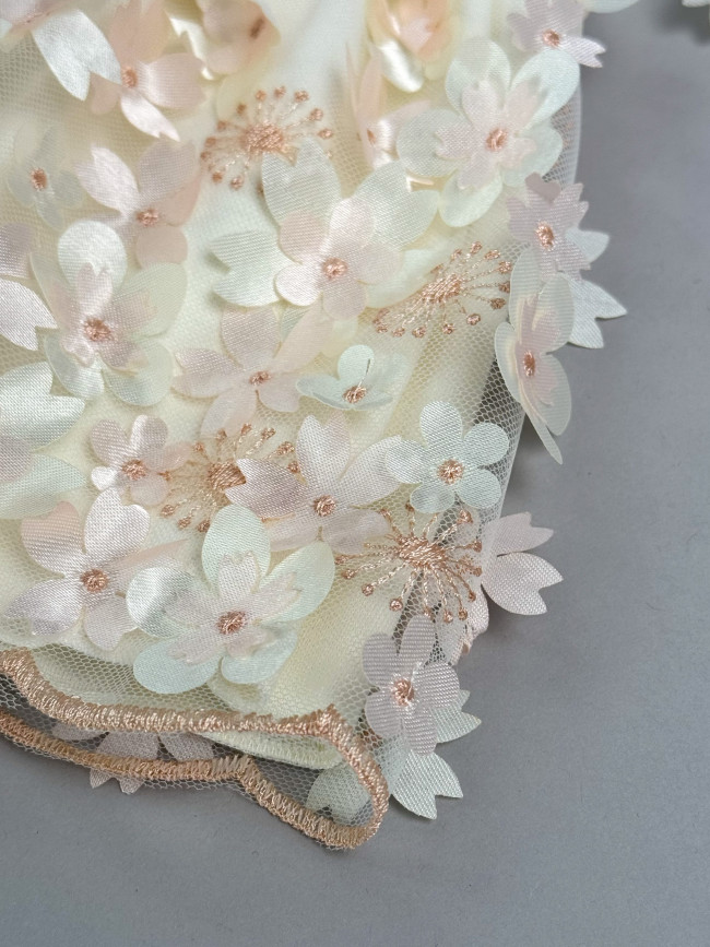 Короткое персиковое платье, Фрейзии