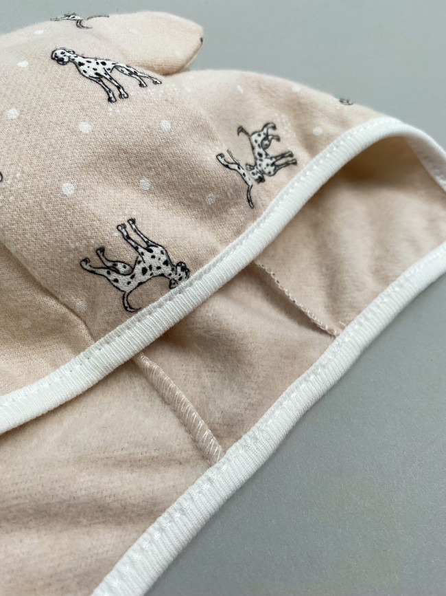 Чепчик детский фланелевый, какао, Далматинцы Чепчик детский фланелевый, какао, Далматинцы