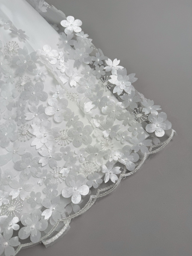 Длинное вечернее белое платье, Фрейзии