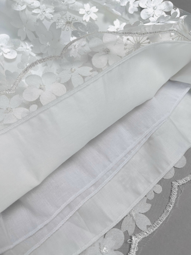 Длинное вечернее белое платье, Фрейзии