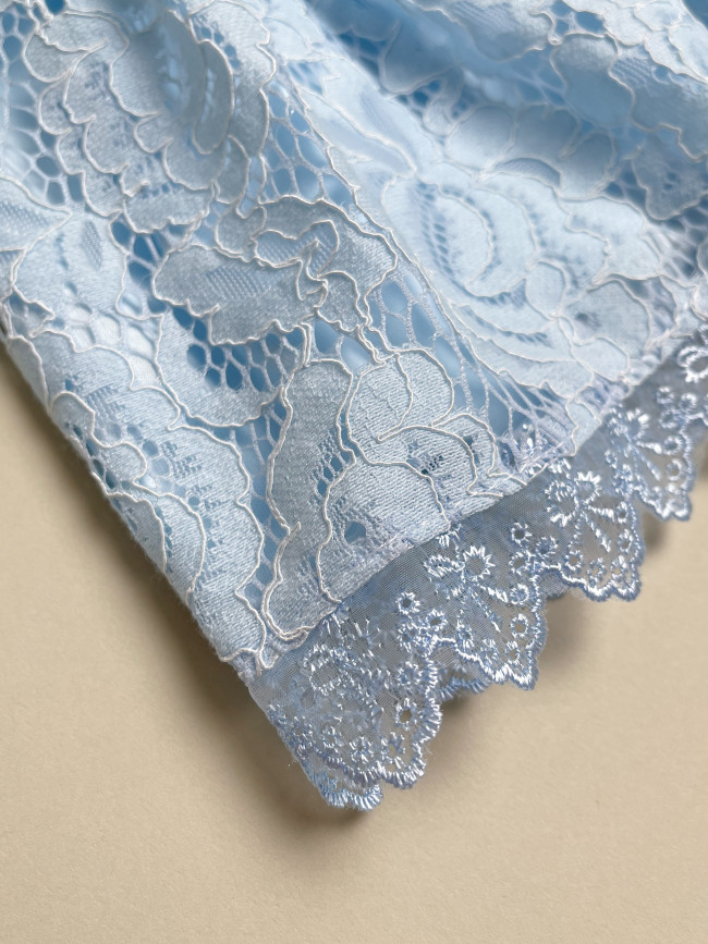 Нарядное детское платье, Цветущая роза, голубое