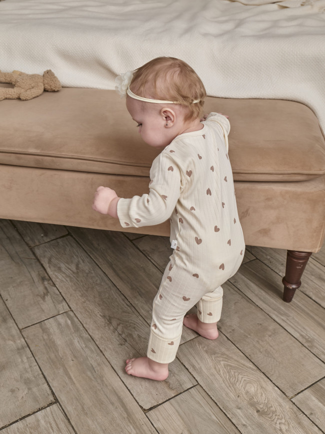 Детский комбинезон слип на молнии, Ванилька, Сердечки бежевый