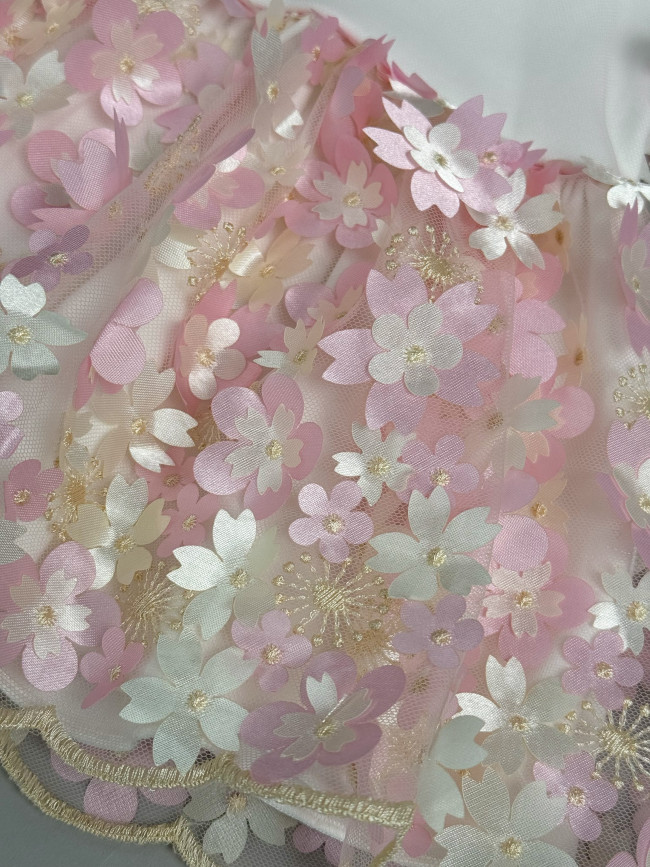 Короткое розовое платье, Фрейзии