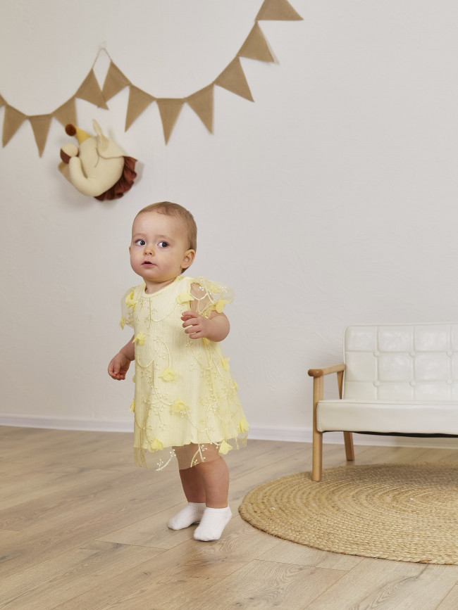 Нарядное желтое платье, Лютики