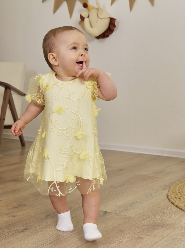 Нарядное желтое платье, Лютики