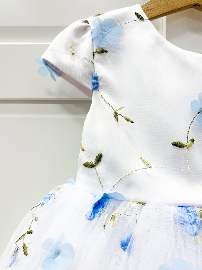 Нарядное голубое платье, Нежность