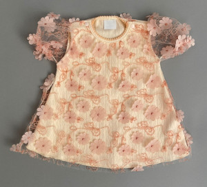 Нарядное персиковое платье, Ромашки