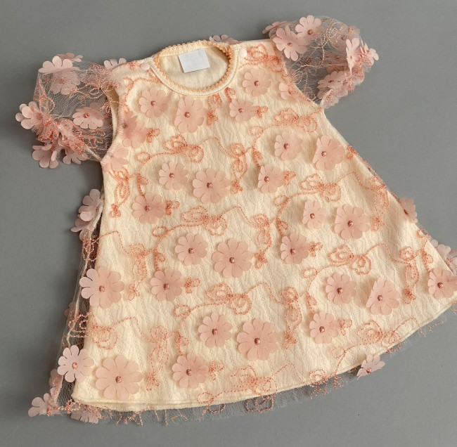 Нарядное персиковое платье, Ромашки