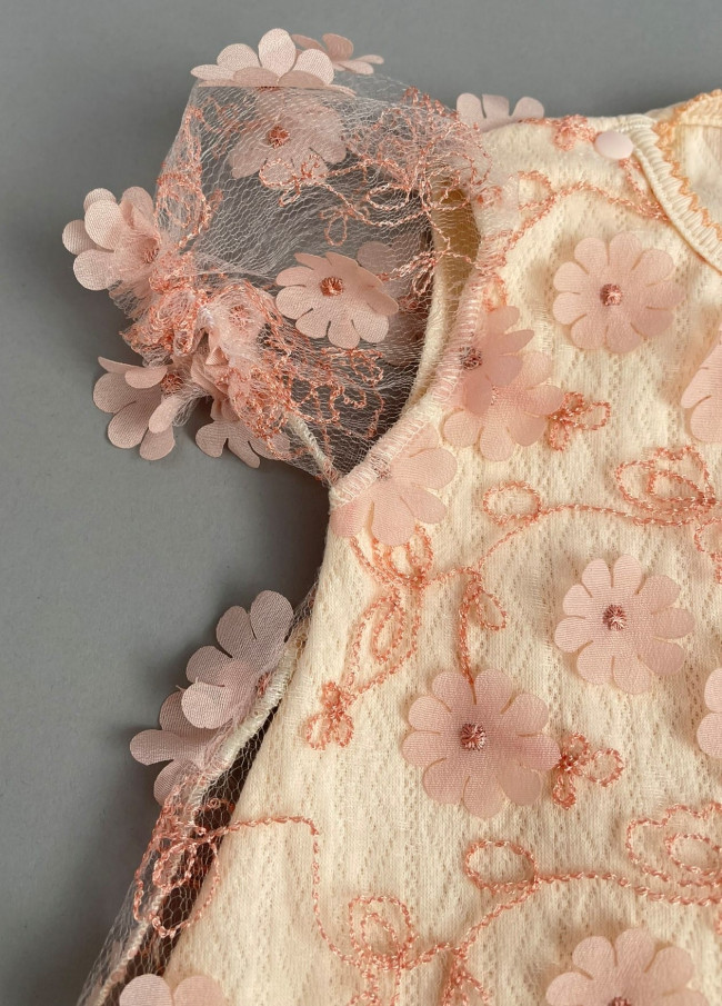 Нарядное персиковое платье, Ромашки