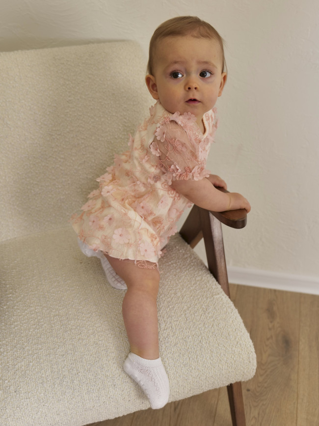 Нарядное персиковое платье, Ромашки