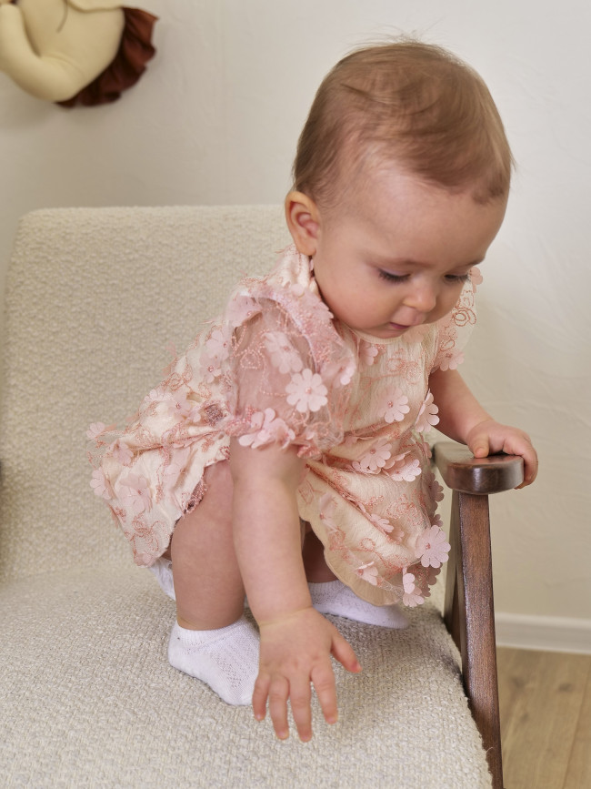 Нарядное персиковое платье, Ромашки