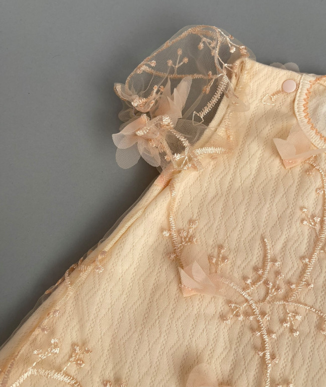 Нарядное персиковое платье, Лютики