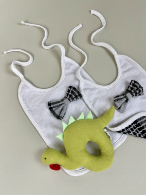 Комплект "Маленький джентльмен" (нагрудник + игрушка Динозавр)