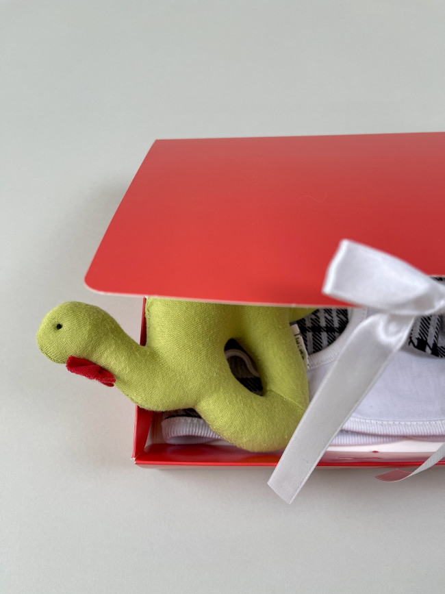 Комплект "Маленький джентльмен" (нагрудник + игрушка Динозавр)