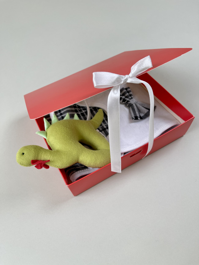 Комплект "Маленький джентльмен" (нагрудник + игрушка Динозавр)