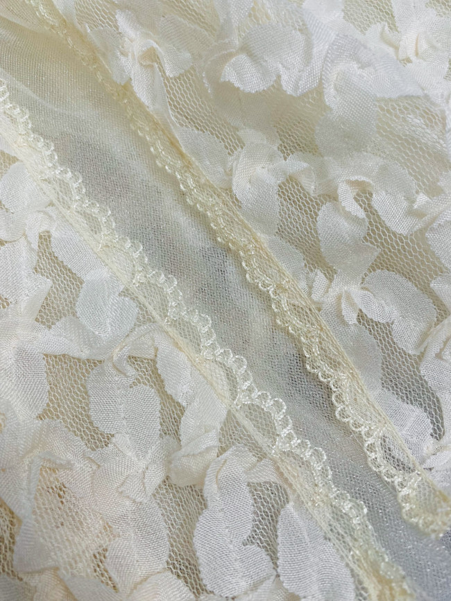 Нарядный комплект для девочки: комбинезон с пеньюаром, айвори, Ажурная клетка Нарядный комплект для девочки: комбинезон с пеньюаром, айвори, Ажурная клетка