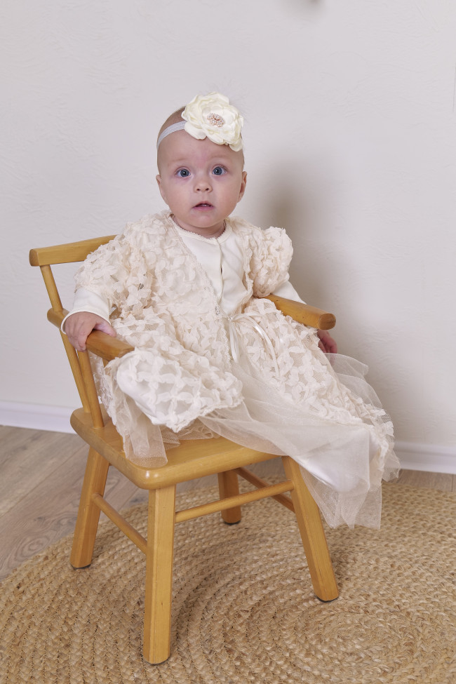 Нарядный комплект для девочки: комбинезон с пеньюаром, айвори, Ажурная клетка Нарядный комплект для девочки: комбинезон с пеньюаром, айвори, Ажурная клетка