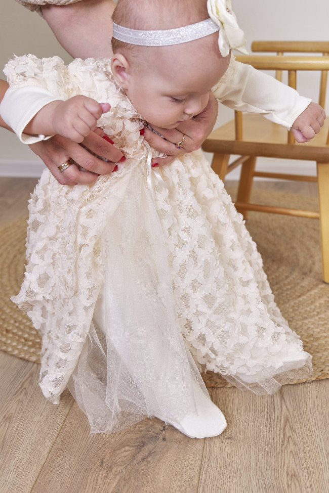 Нарядный комплект для девочки: комбинезон с пеньюаром, айвори, Ажурная клетка Нарядный комплект для девочки: комбинезон с пеньюаром, айвори, Ажурная клетка