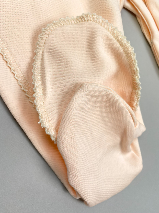 Нарядный комплект для девочки: комбинезон с пеньюаром, персиковый, Ажурная клетка Нарядный комплект для девочки: комбинезон с пеньюаром, персиковый, Ажурная клетка