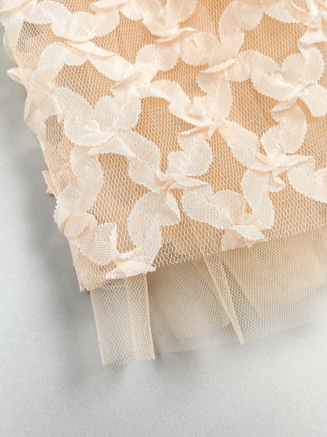 Нарядный комплект для девочки: комбинезон с пеньюаром, персиковый, Ажурная клетка Нарядный комплект для девочки: комбинезон с пеньюаром, персиковый, Ажурная клетка