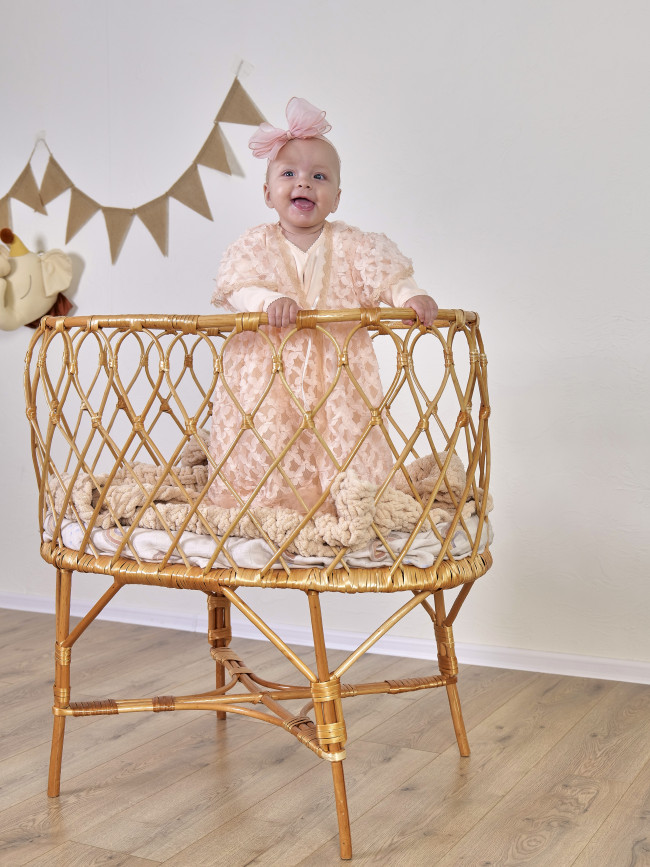 Нарядный комплект для девочки: комбинезон с пеньюаром, персиковый, Ажурная клетка Нарядный комплект для девочки: комбинезон с пеньюаром, персиковый, Ажурная клетка