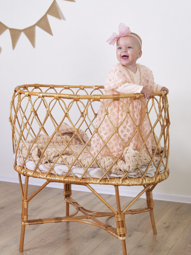 Нарядный комплект для девочки: комбинезон с пеньюаром, персиковый, Ажурная клетка Нарядный комплект для девочки: комбинезон с пеньюаром, персиковый, Ажурная клетка