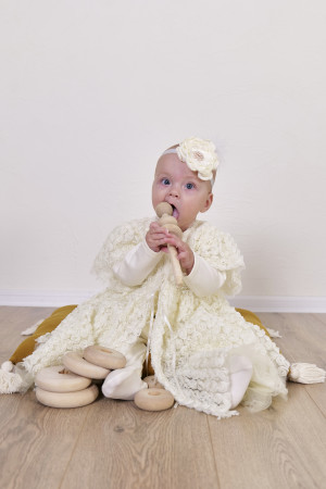 Нарядный комплект для девочки: комбинезон с пеньюаром, желтый, Цветочная фантазия