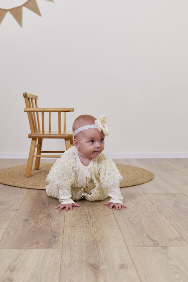 Нарядный комплект для девочки: комбинезон с пеньюаром, желтый, Цветочная фантазия Нарядный комплект для девочки: комбинезон с пеньюаром, желтый, Цветочная фантазия