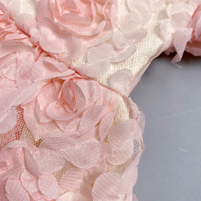 Нарядное розовое детское платье, Пышные розочки Нарядное розовое детское платье, Пышные розочки