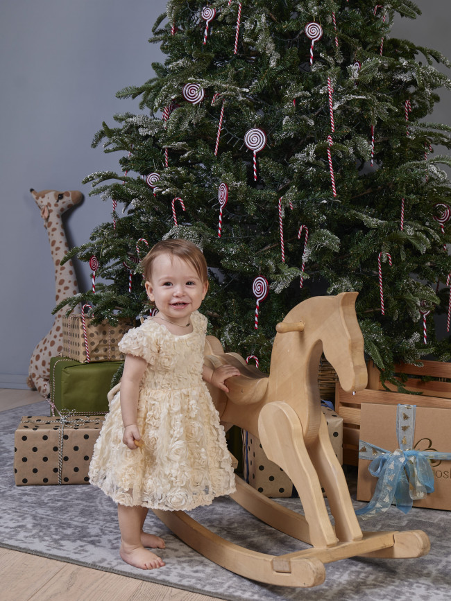 Нарядное желтое детское платье, Пышные розочки