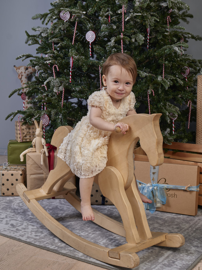 Нарядное желтое детское платье, Пышные розочки