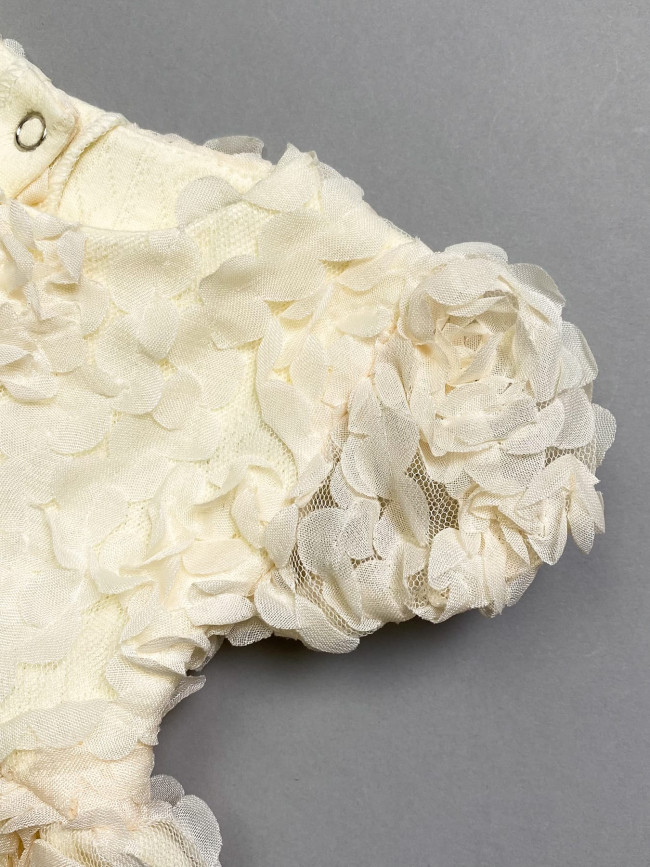 Нарядное желтое детское платье, Пышные розочки