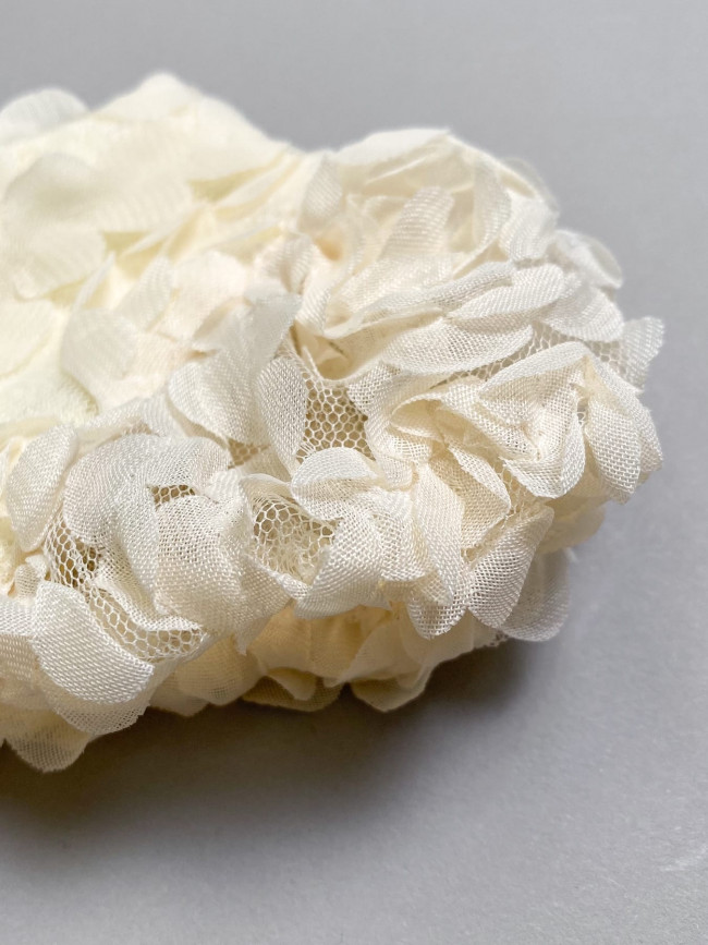 Нарядное желтое детское платье, Пышные розочки