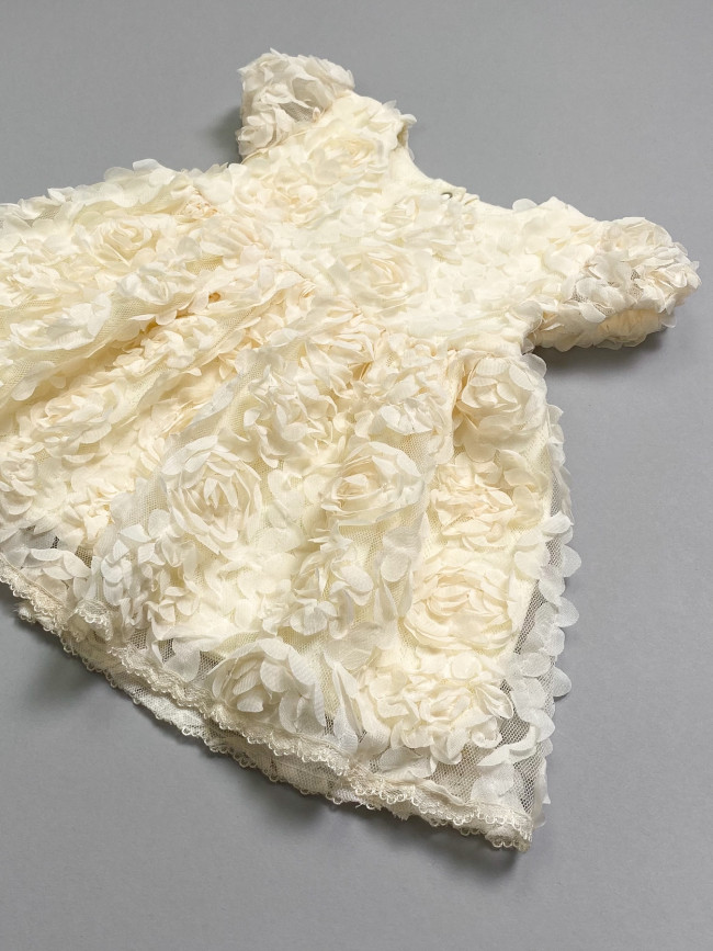 Нарядное желтое детское платье, Пышные розочки