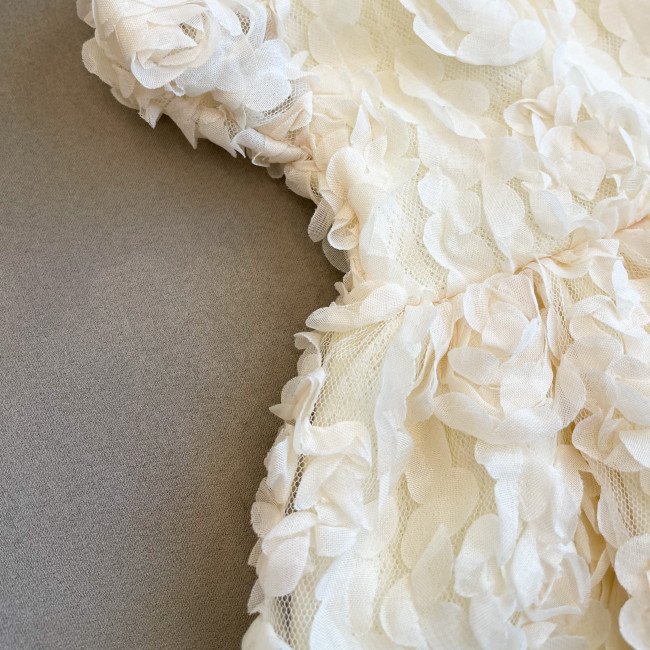 Нарядное желтое детское платье, Пышные розочки